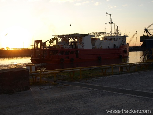 vessel Brone Explorer IMO: 7101322, Service Ship
