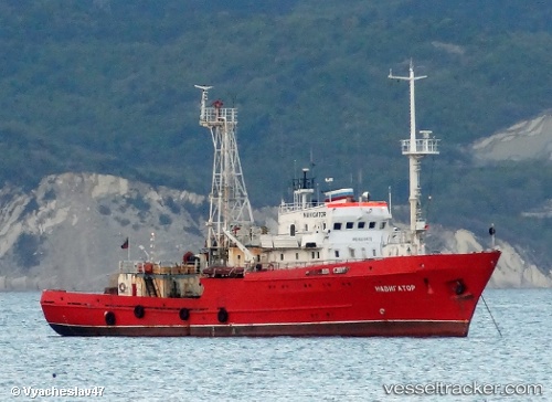 vessel Navigator IMO: 8228672, Fire Fighting Vessel
