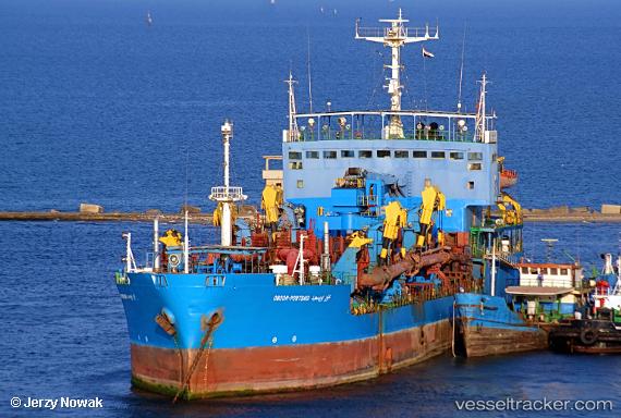 vessel Oboor IMO: 8402084, Hopper Dredger

