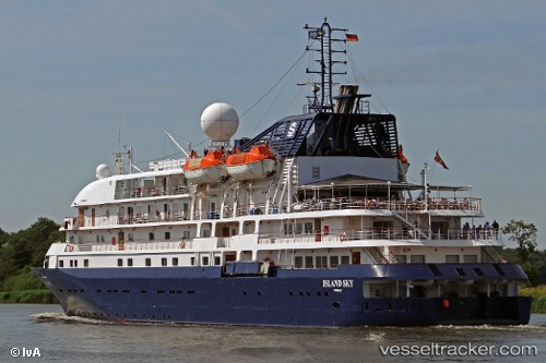 vessel Island Sky IMO: 8802894, Cruise Ship
