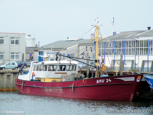 vessel Bru 24 Leen willem IMO: 8821838, Fishing Vessel
