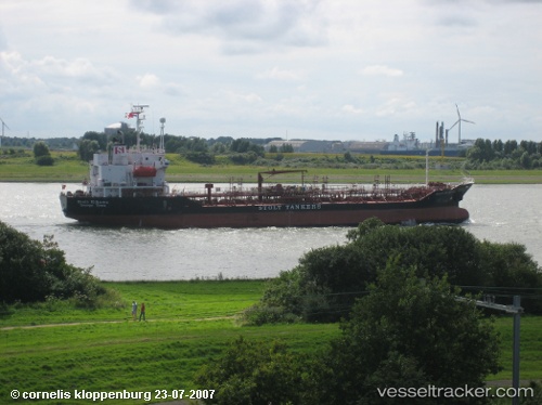 vessel Gloriwave IMO: 9017666, Oil Products Tanker
