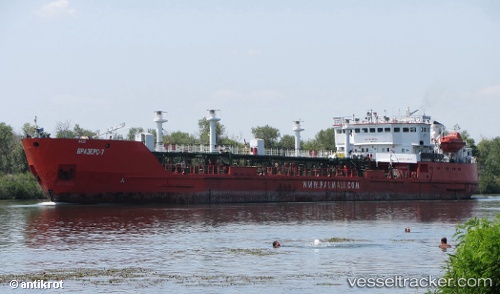 vessel Brothers 7 IMO: 9035383, Oil Products Tanker
