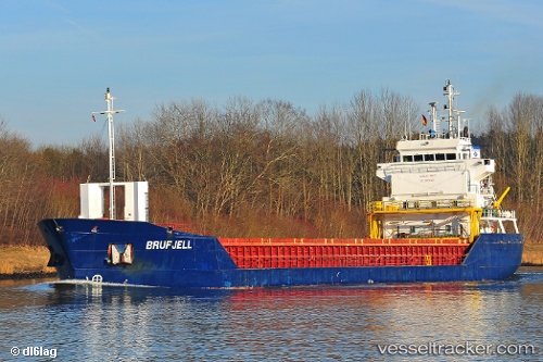vessel '305748000' IMO: 9115925, 
