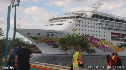 vessel Norwegian Sky IMO: 9128532, Cruise Ship

