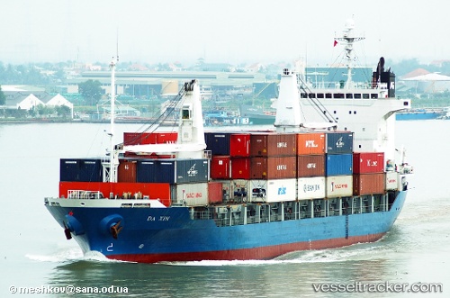 vessel Tanto Raya IMO: 9167526, Container Ship
