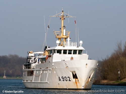 vessel Van Kinsbergen IMO: 9201578, Training Ship
