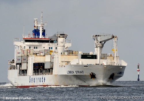 vessel 'LOMBOK STRAIT' IMO: 9204958, 