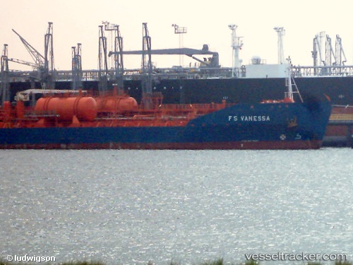 vessel LEVANTO IMO: 9231602, Oil Products Tanker