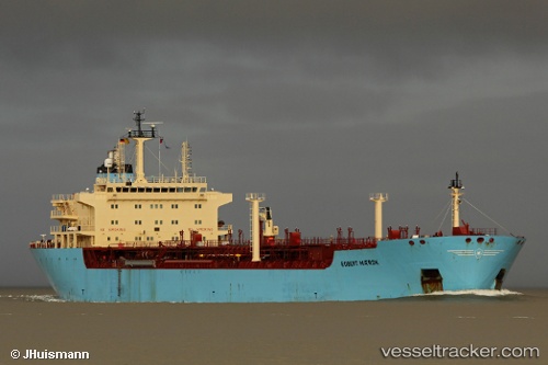 vessel Robert Maersk IMO: 9237008, Oil Products Tanker

