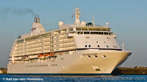 vessel Seven Seas Voyager IMO: 9247144, Cruise Ship
