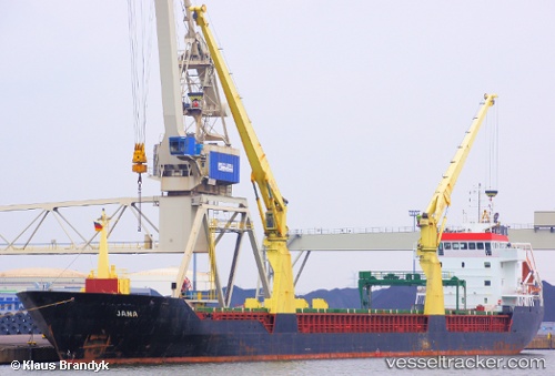 vessel '305962000' IMO: 9255725, 