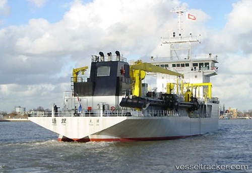 vessel Tong Tan IMO: 9259678, Hopper Dredger
