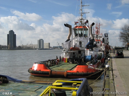vessel Red Dolphin IMO: 9319208, Tug
