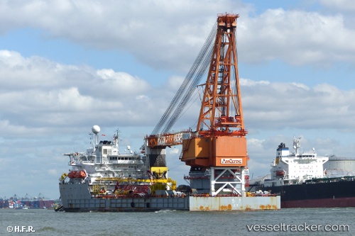 vessel Wei Li IMO: 9597628, Crane Ship
