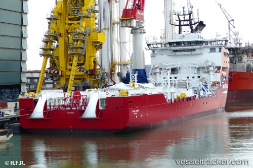 vessel Skandi Buzios IMO: 9706528, Pipe Layer
