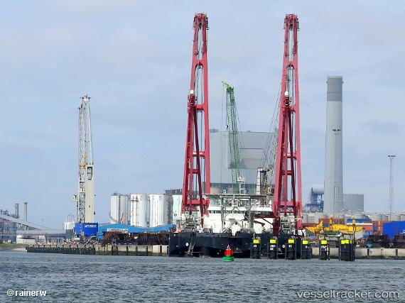 vessel Gulliver IMO: 9774094, Crane Ship
